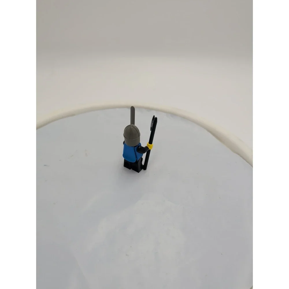 LEGO Castle‎ Black Knights Scale Mail Minifigure cas142 Blue Cape Gray Helmet